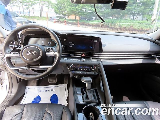 Hyundai Avante — interior