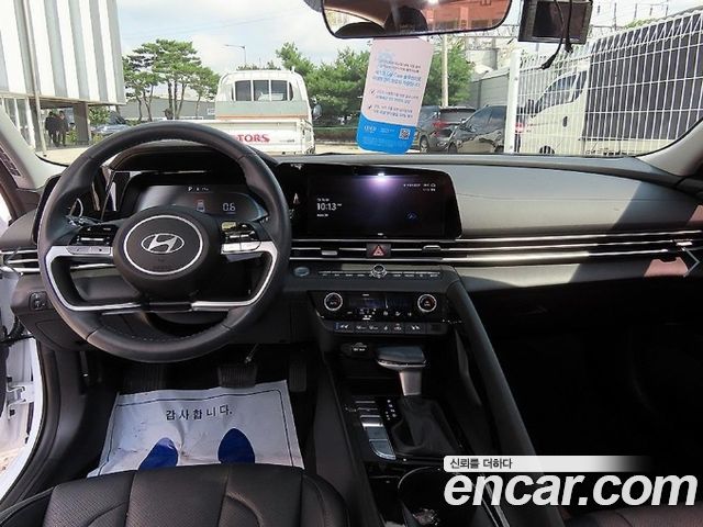 Hyundai Avante — interior