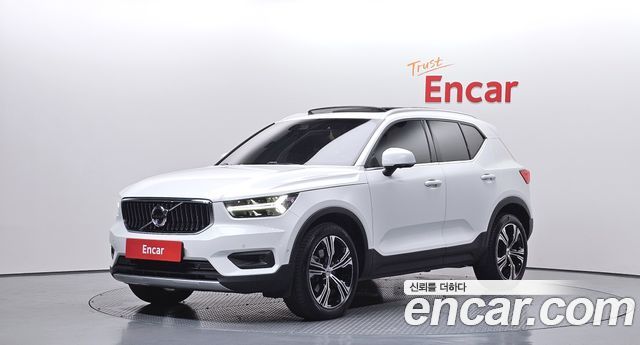 Volvo XC40 — exterior