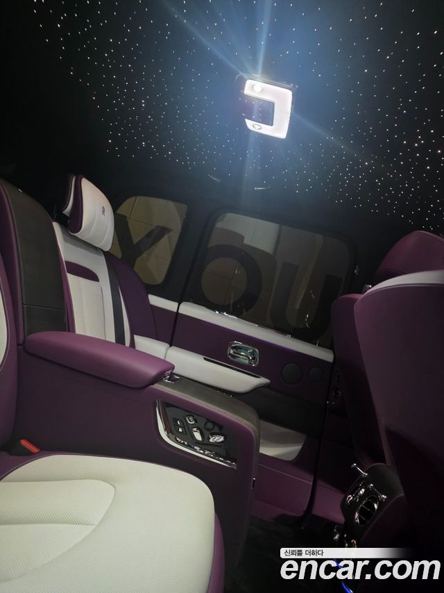Rolls-Royce Cullinan — interior