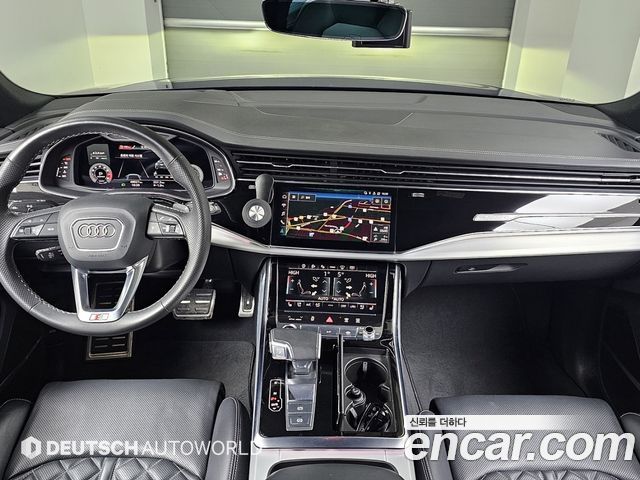Audi Q8 — interior