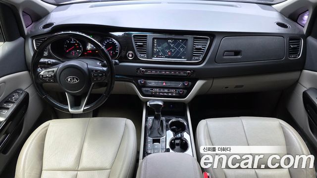 Kia Carnival — interior