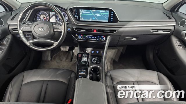 Hyundai Sonata — interior