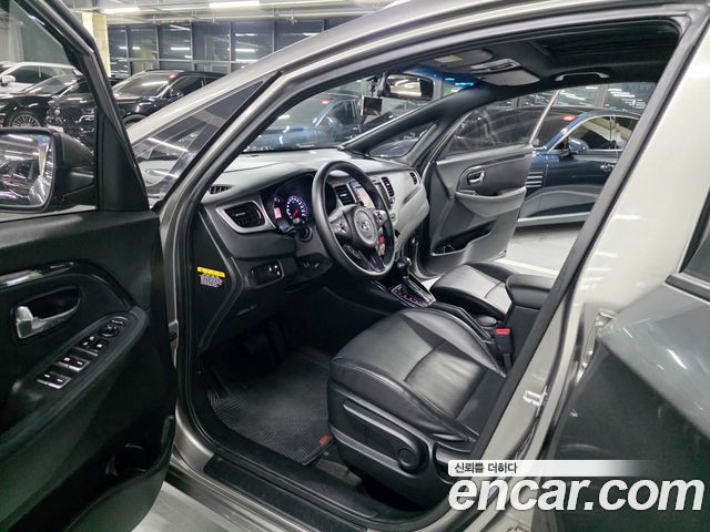 Kia Carens — interior