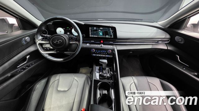 Hyundai Avante — interior