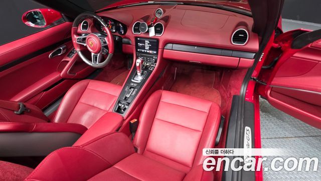 Porsche 718 — interior