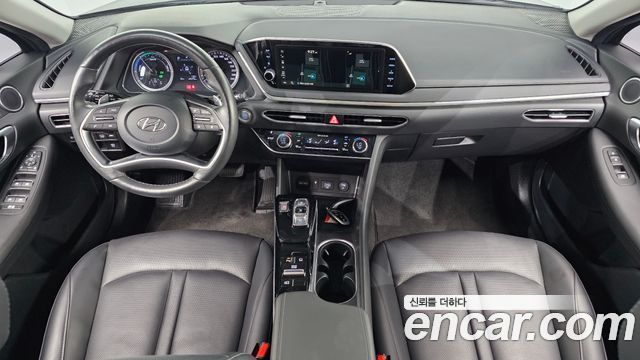 Hyundai Sonata — interior