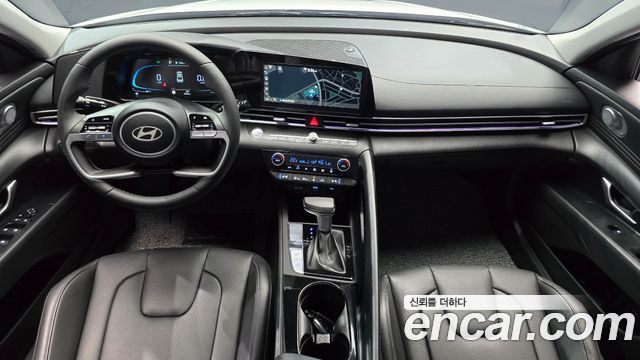 Hyundai Avante — interior