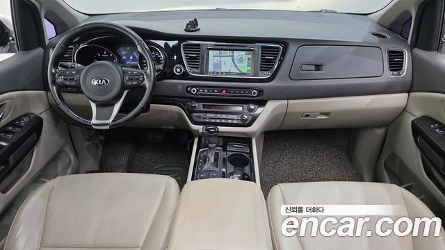 Kia Carnival — interior