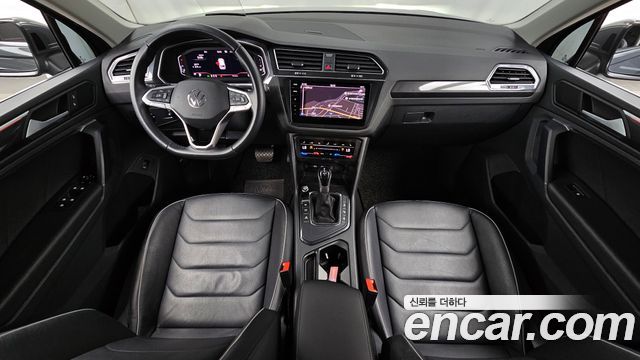 Volkswagen Tiguan — interior