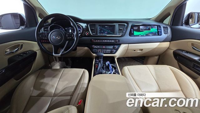 Kia Carnival — interior