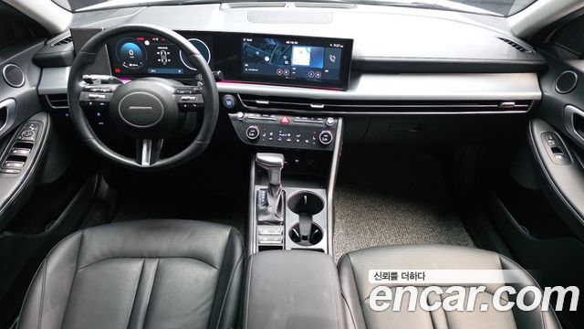 Hyundai Sonata — interior