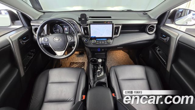 Toyota RAV4 — interior