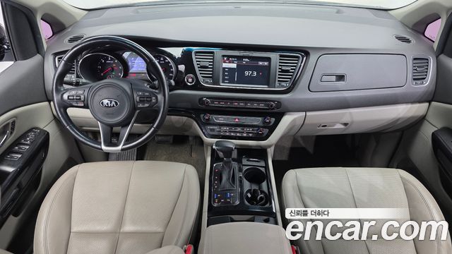 Kia Carnival — interior