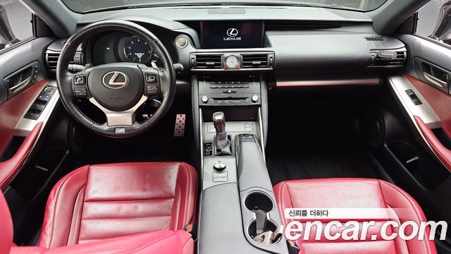 Lexus IS — interior