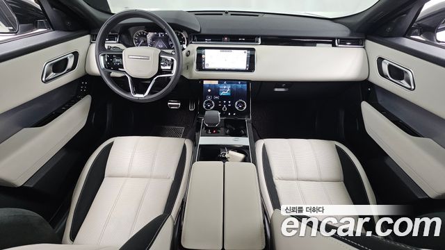 Land Rover Range Rover Velar — interior