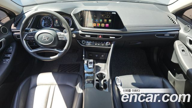 Hyundai Sonata — interior