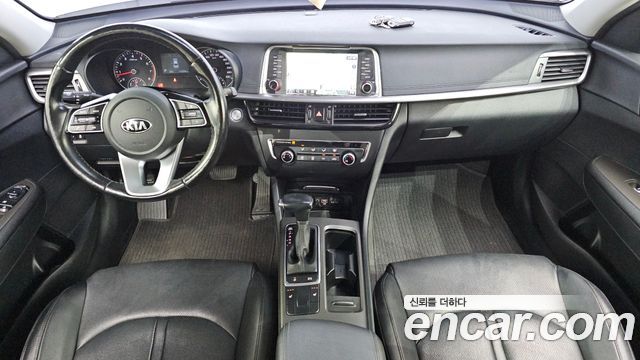 Kia K5 — interior
