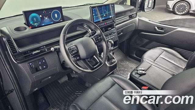 Hyundai Staria — interior