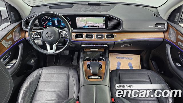 Mercedes-Benz GLE-Class — interior