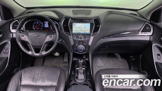 Hyundai Santa Fe — interior