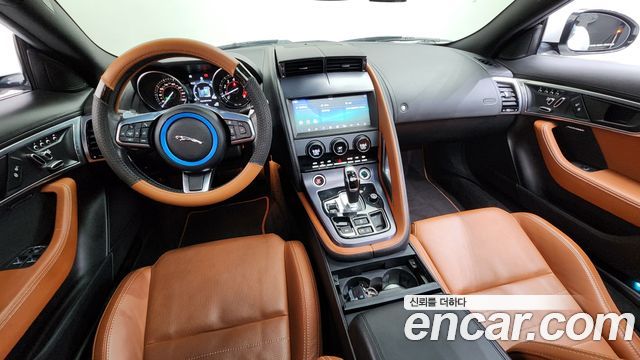 Jaguar F-Type — interior
