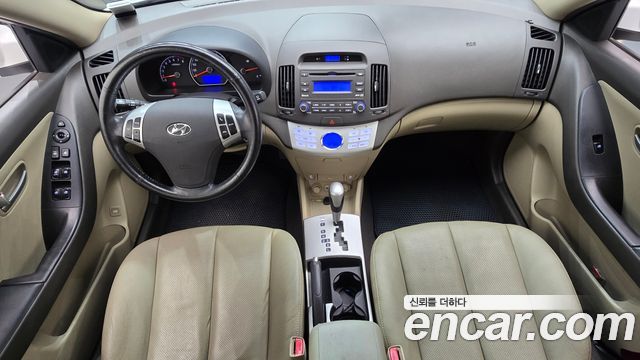 Hyundai Avante — interior