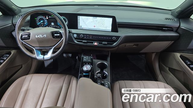 Kia K8 — interior