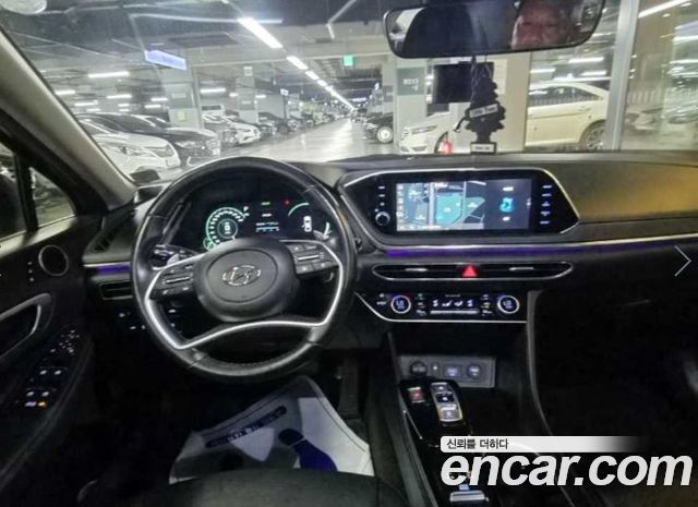 Hyundai Sonata — interior
