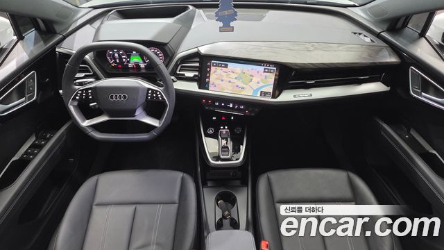 Audi Q4 e-tron — interior