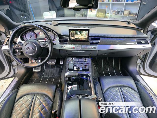 Audi S8 — interior