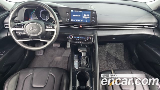 Hyundai Avante — interior