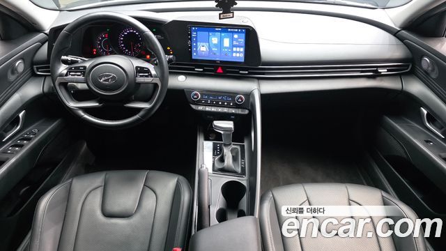 Hyundai Avante — interior