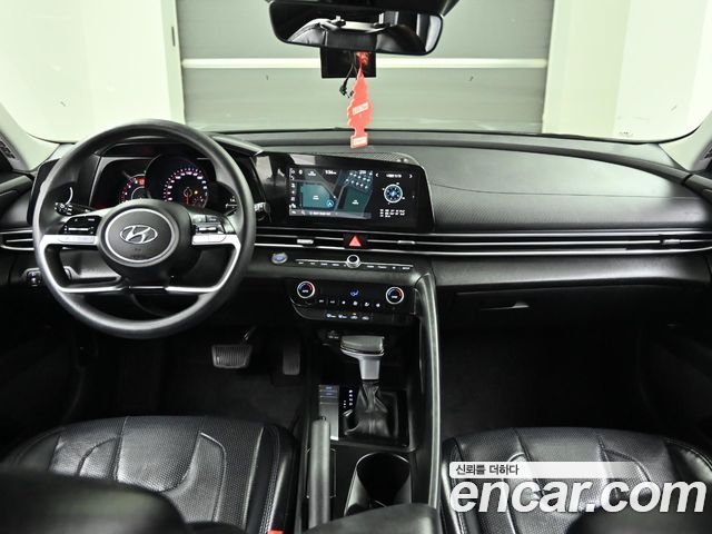 Hyundai Avante — interior