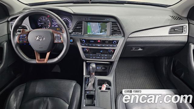 Hyundai Sonata — interior