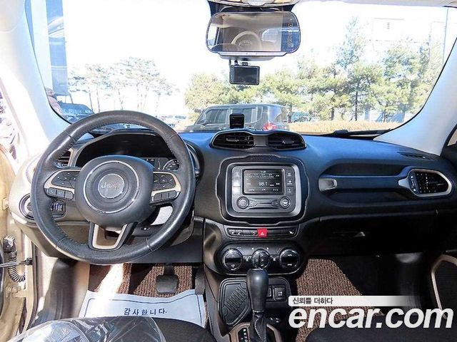 Jeep Renegade — interior