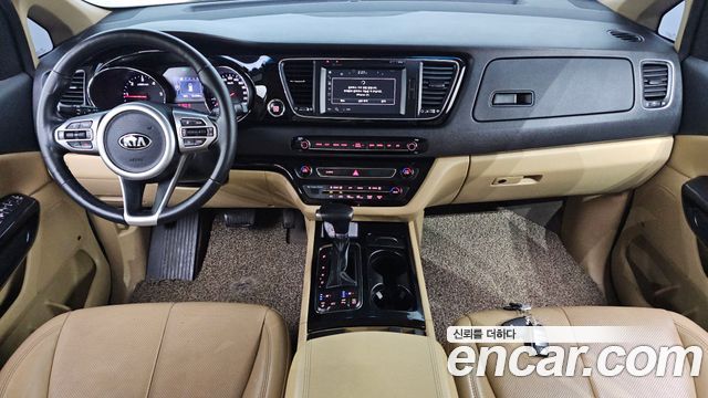 Kia Carnival — interior