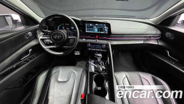 Hyundai Avante — interior
