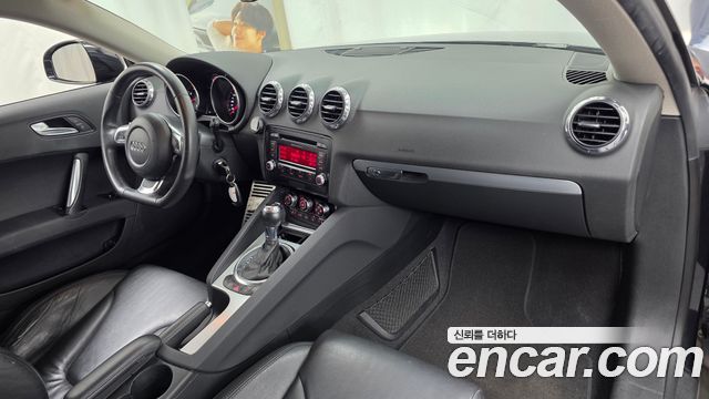 Audi TT — interior