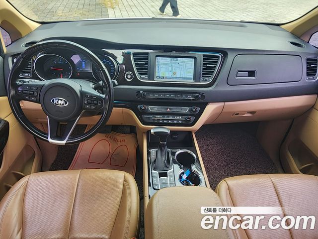 Kia Carnival — interior