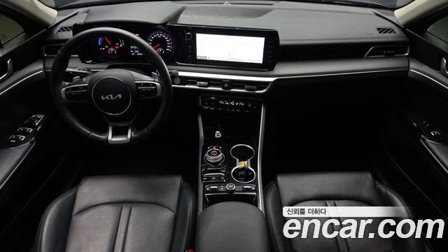 Kia K5 — interior
