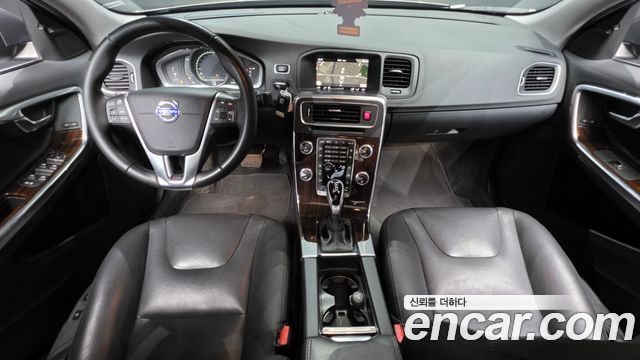 Volvo S60 — interior