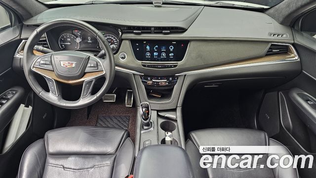 Cadillac XT5 — interior