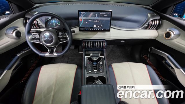 BYD Atto 3 — interior