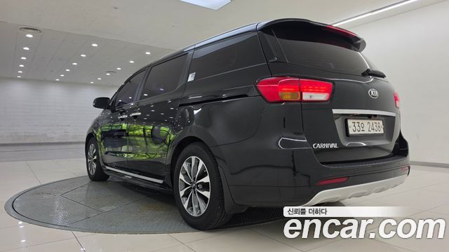 Kia Carnival — interior
