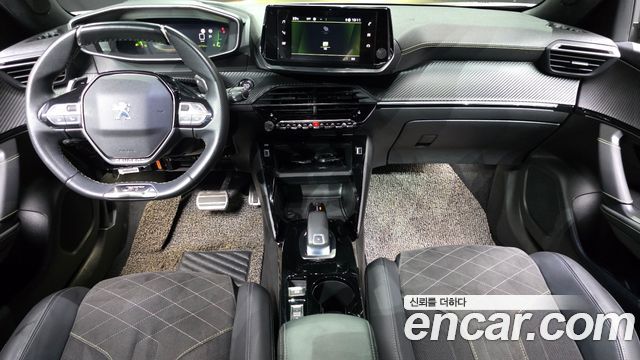 Peugeot 2008 — interior