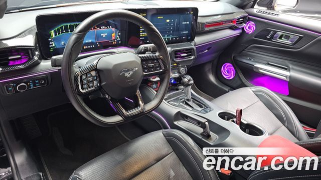 Ford Mustang — interior