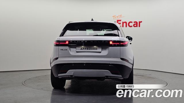 Land Rover Range Rover Velar — interior