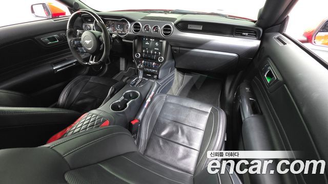 Ford Mustang — interior