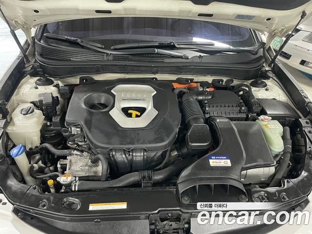 Hyundai Sonata — interior
